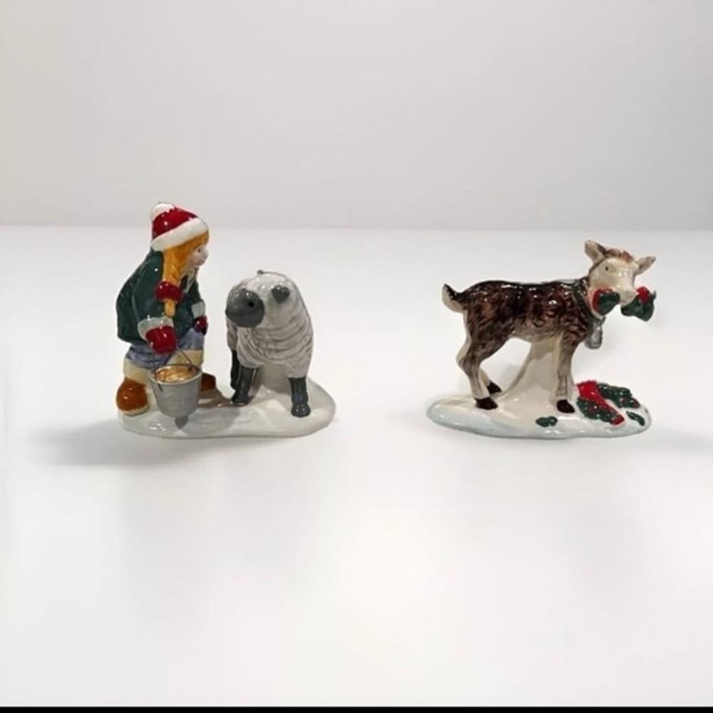 DEPT 56 Snow Village CHRISTMAS AT THE FARM  Set of 2 5450-0 54500 Cow Sheep‎